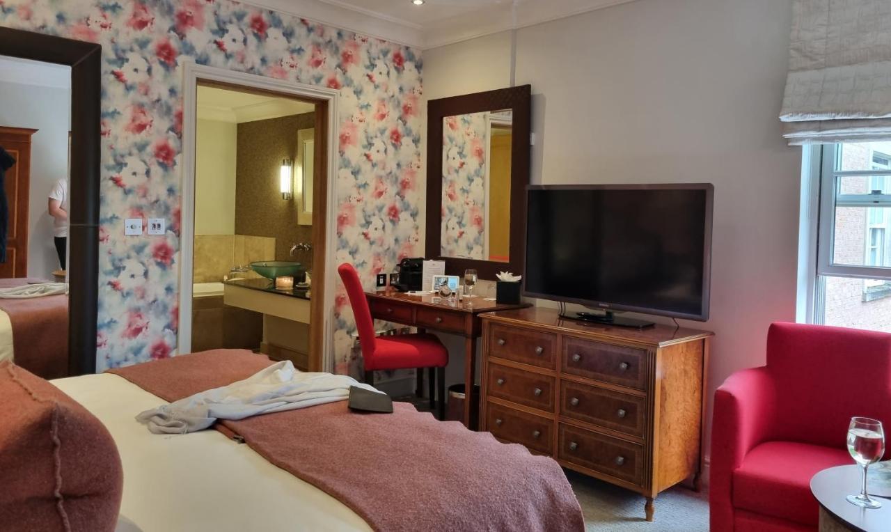 Alexander House & Utopia 5* Turners Hill